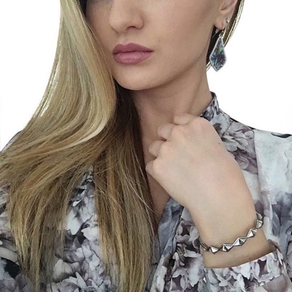 KENDRA SCOTT • Silver Abalone Shell Alex Earrings - Picture 2 of 4